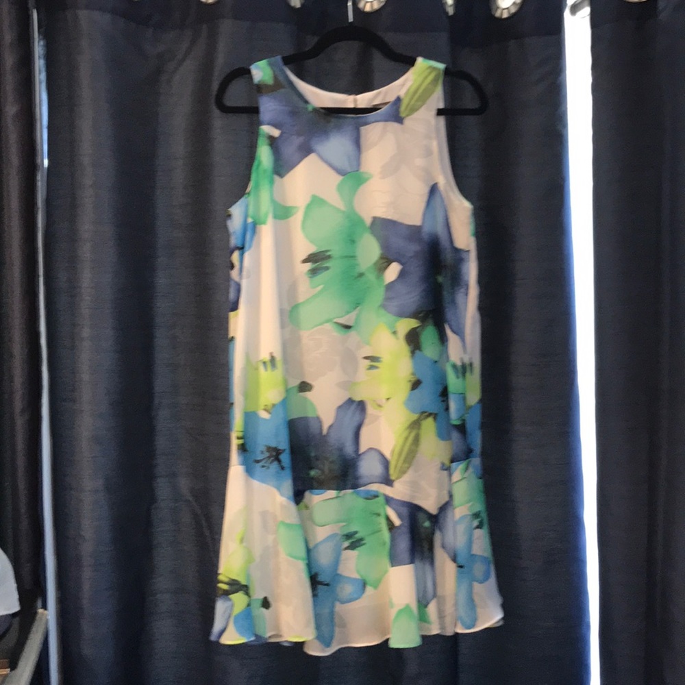 Vince Camuto ruffled sleeveless dress - SZ 10